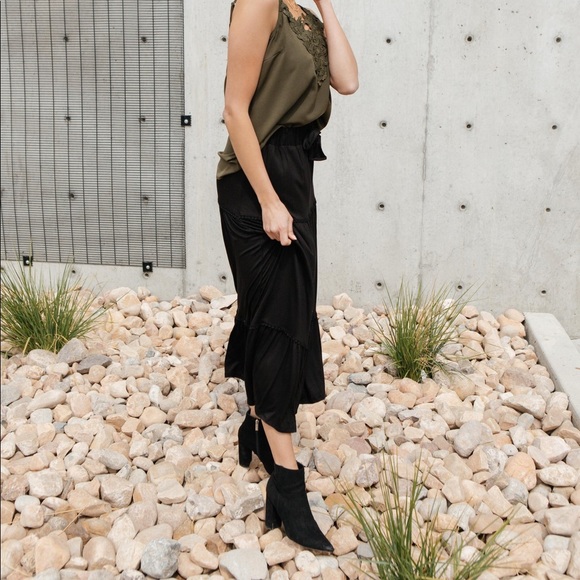 Tiered & Tied Skirt In Black - Size Medium - Picture 2 of 6